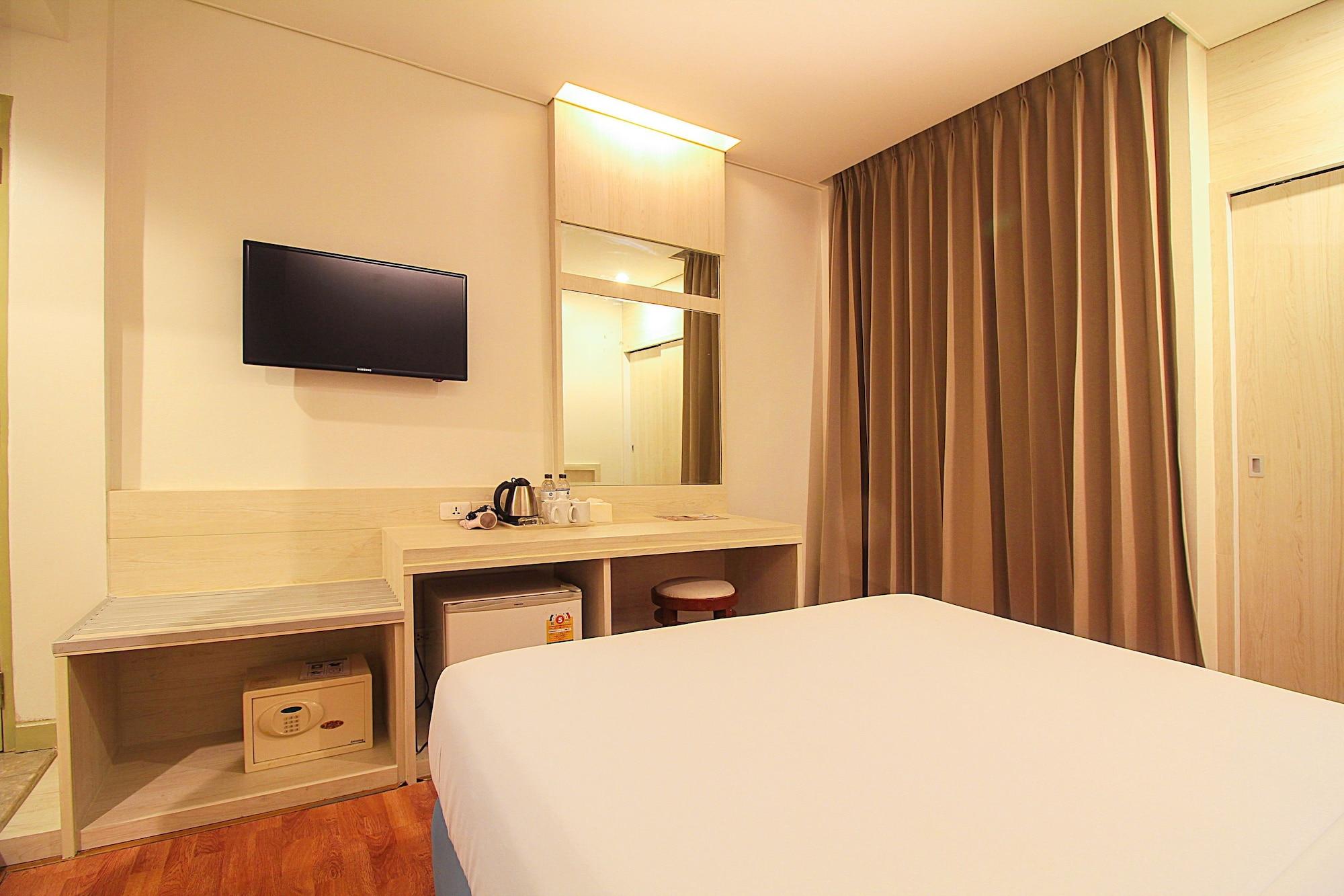 Ten Stars Hotel Бангкок Экстерьер фото